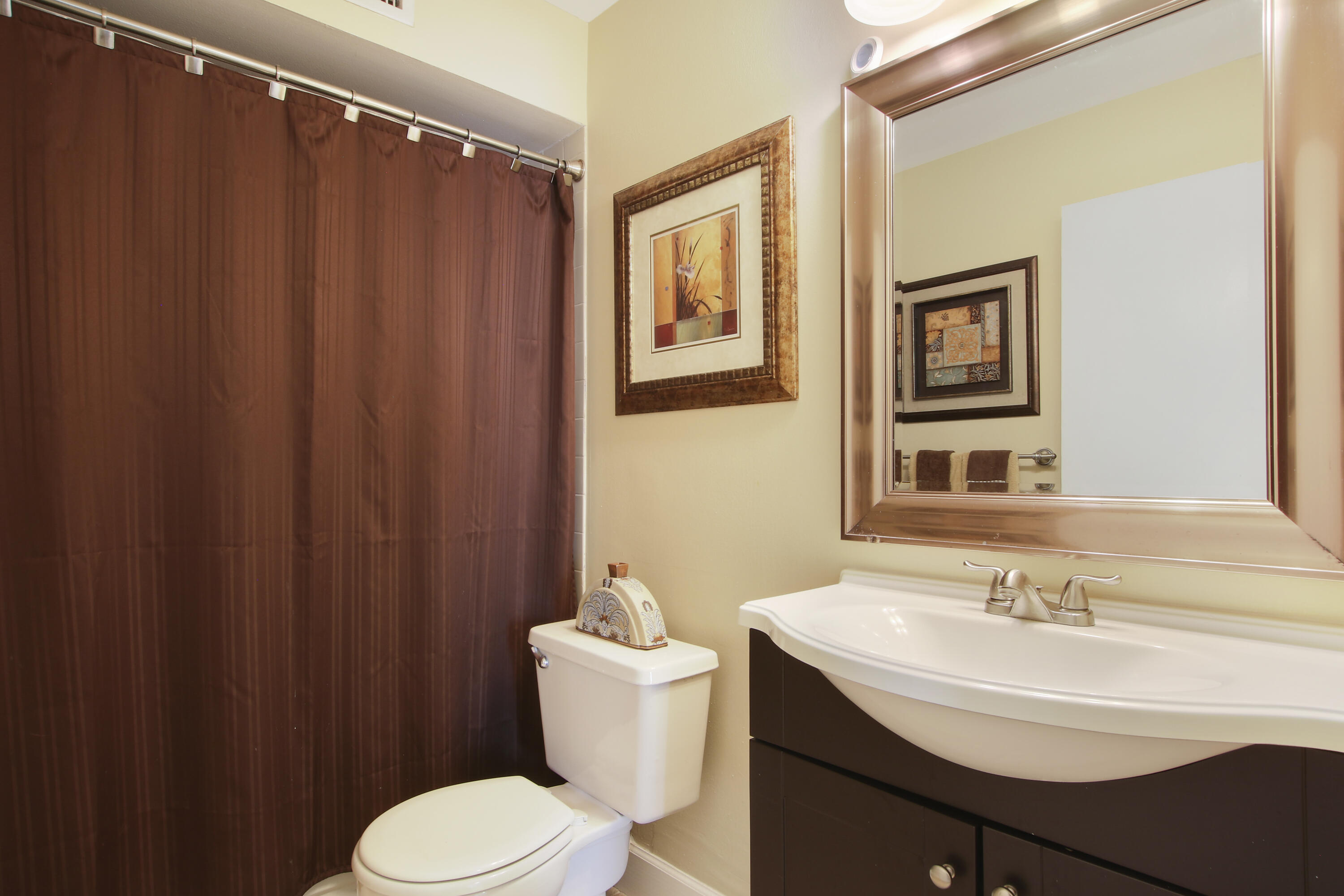 5355 Buckhead Circle, Unit 1020 Boca Raton, FL 33431 - Photo 20 of 36 Guest Bathroom