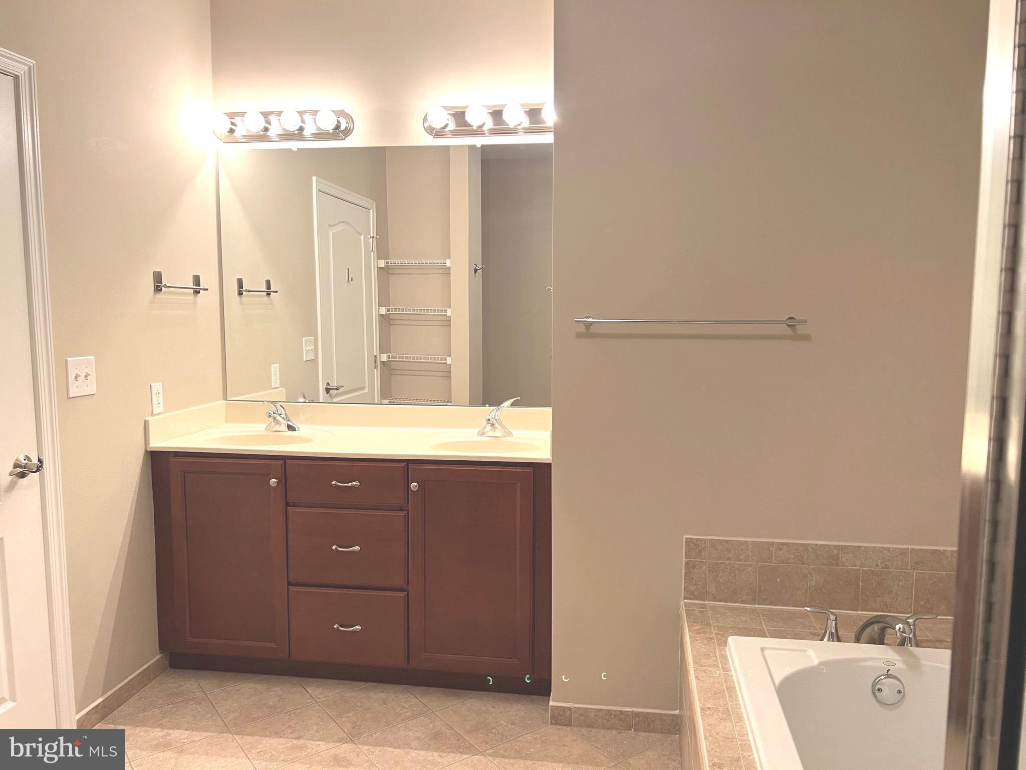 527 Carson Terrace Huntingdon Valley, PA 19006 - Photo 5 of 15