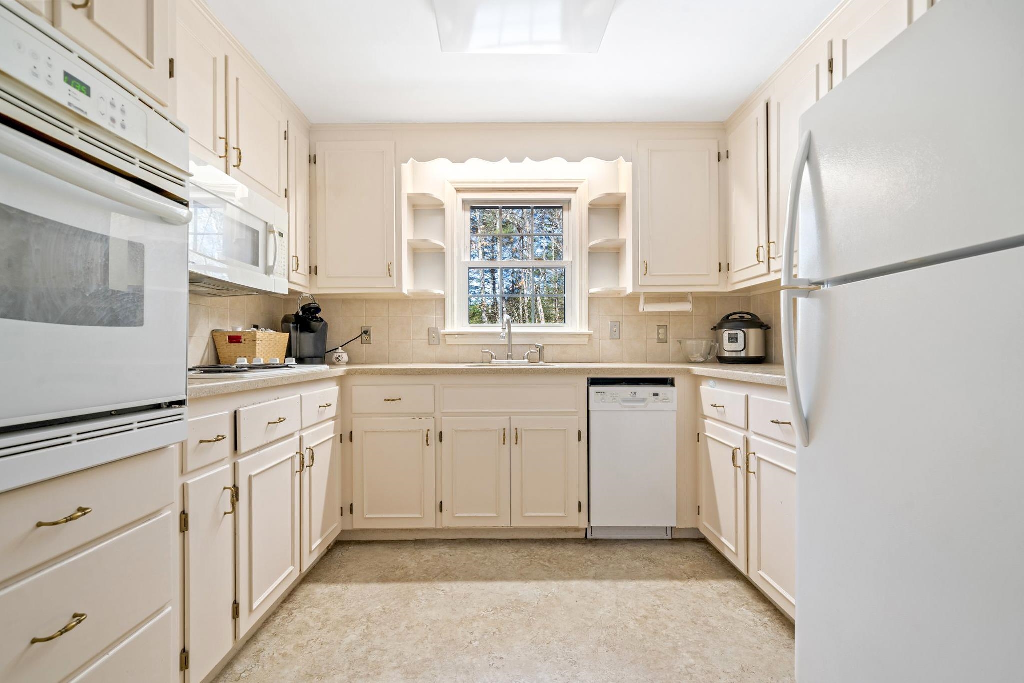 8 Pine Acres Road Amherst, NH 03031 - Photo 21 of 55