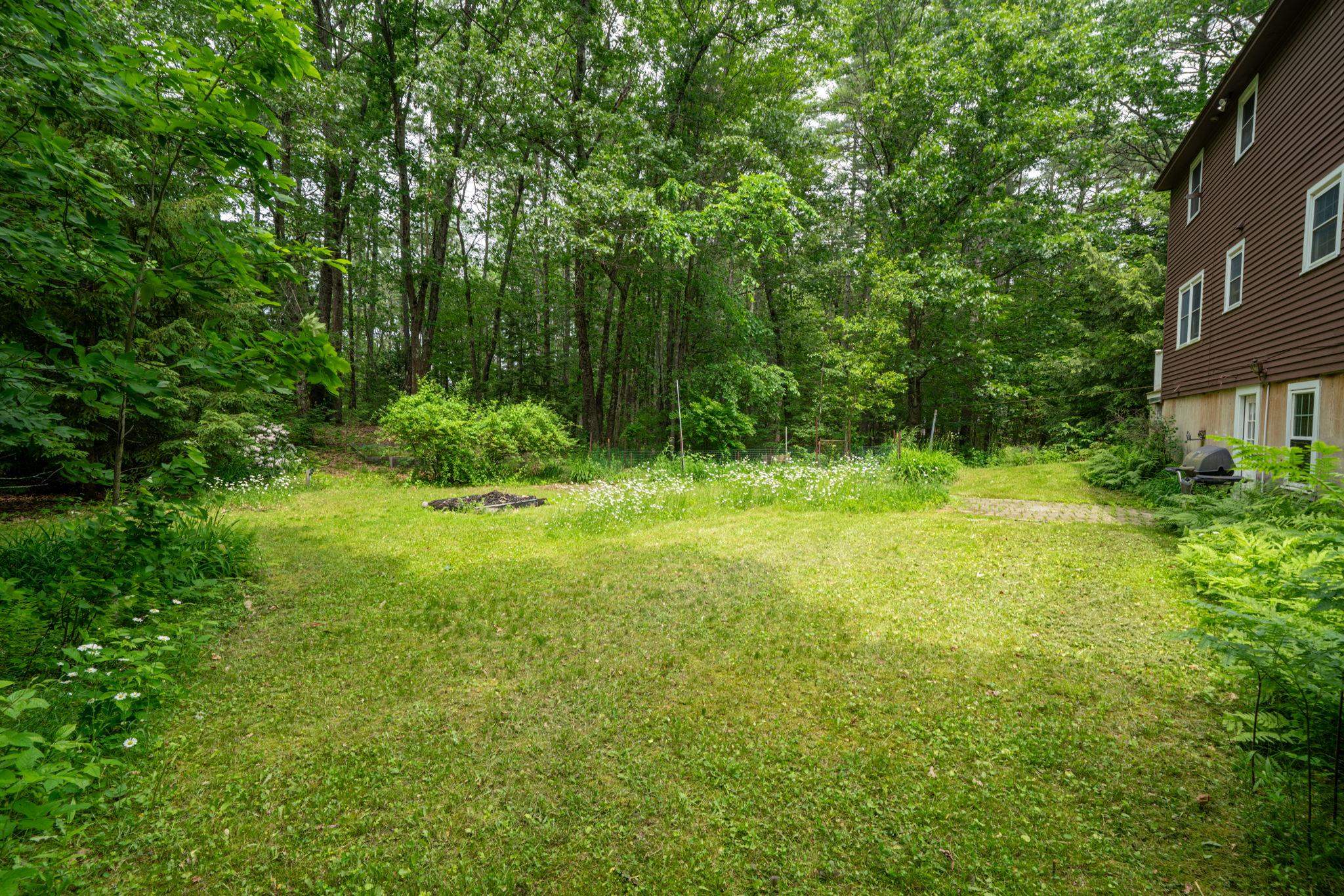 8 Pine Acres Road Amherst, NH 03031 - Photo 5 of 55