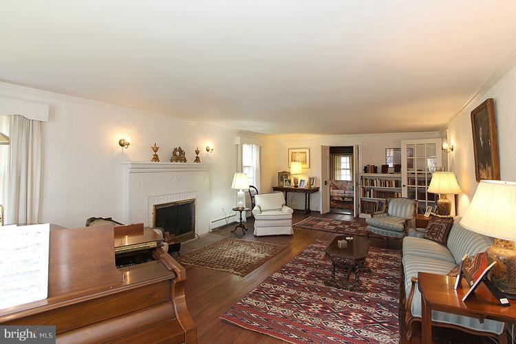 14401 Partnership Road Poolesville, MD 20837 - Photo 19 of 30 Living Room