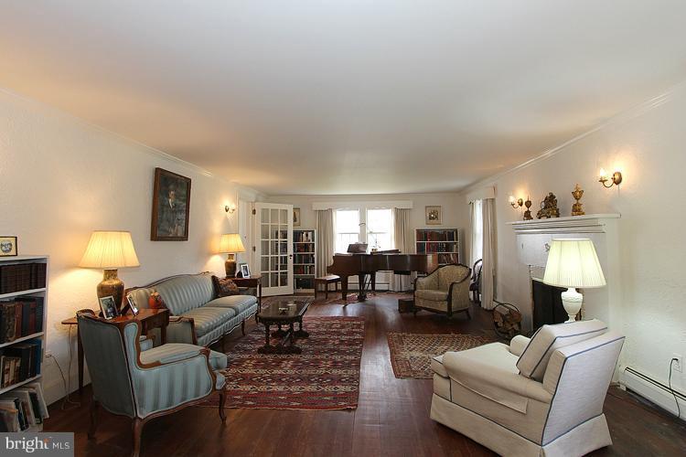 14401 Partnership Road Poolesville, MD 20837 - Photo 9 of 30 Living Room