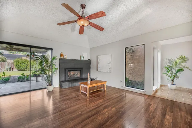 $499,999 | 735 West Bullard Avenue, Clovis, CA 93612