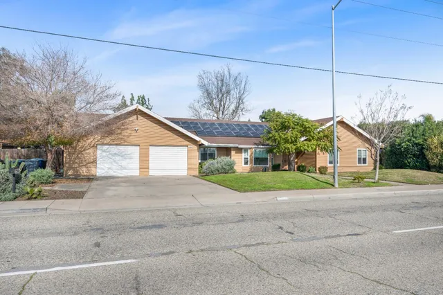 $499,999 | 735 West Bullard Avenue, Clovis, CA 93612