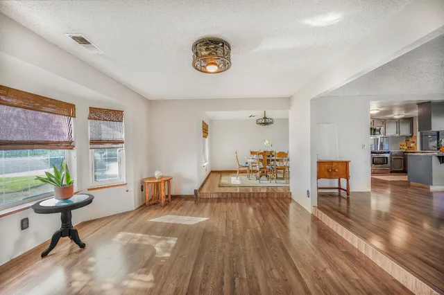 $499,999 | 735 West Bullard Avenue, Clovis, CA 93612