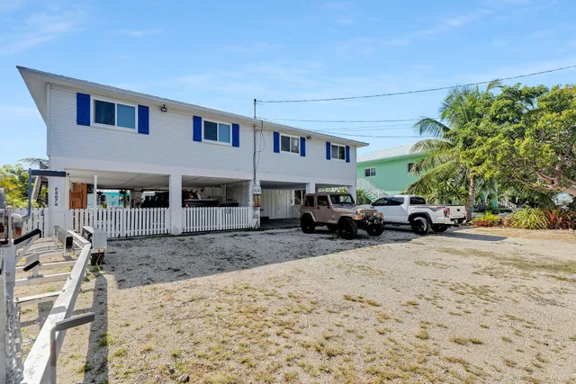 a view of a car park in front of house