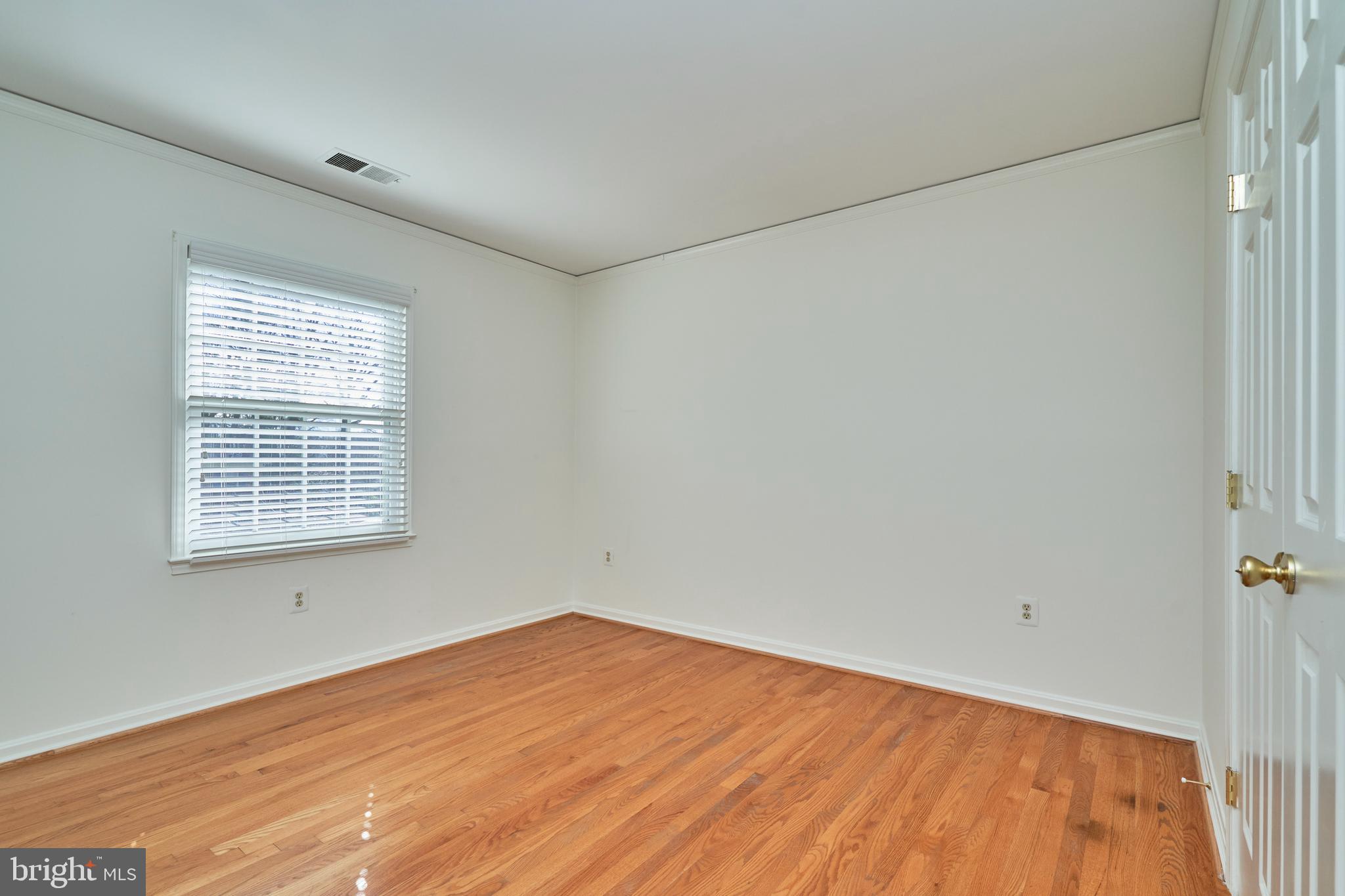 5806 Bent Twig Road McLean, VA 22101 - Photo 24 of 37 Primary Bedroom