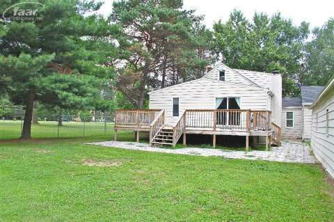 6114 East Potter Road Burton, MI 48509 - Photo 29 of 29 20416767-28.JPG