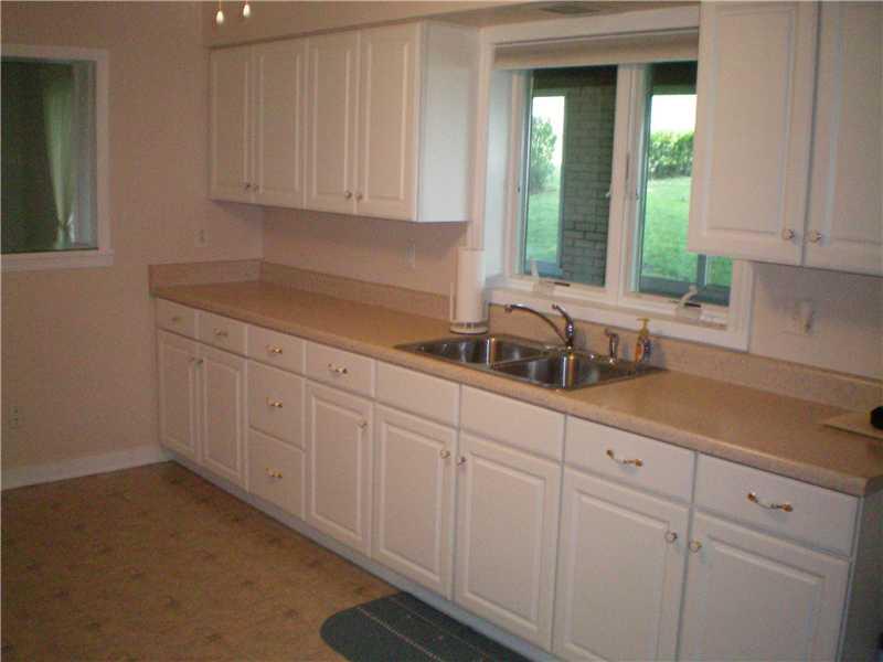 4825 Williamsport Road Elizabeth, PA 15037 - Photo 3 of 25 Kitchen.