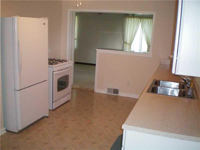4825 Williamsport Road Elizabeth, PA 15037 - Photo 5 of 25 Kitchen.