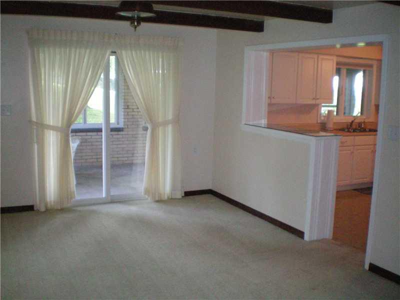 4825 Williamsport Road Elizabeth, PA 15037 - Photo 9 of 25 Family Room.