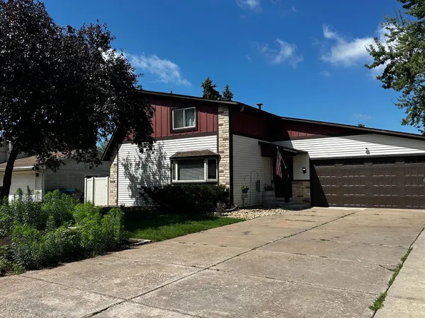 $494,900 | 6575 Crosby Avenue East, Inver Grove Heights, MN 55076