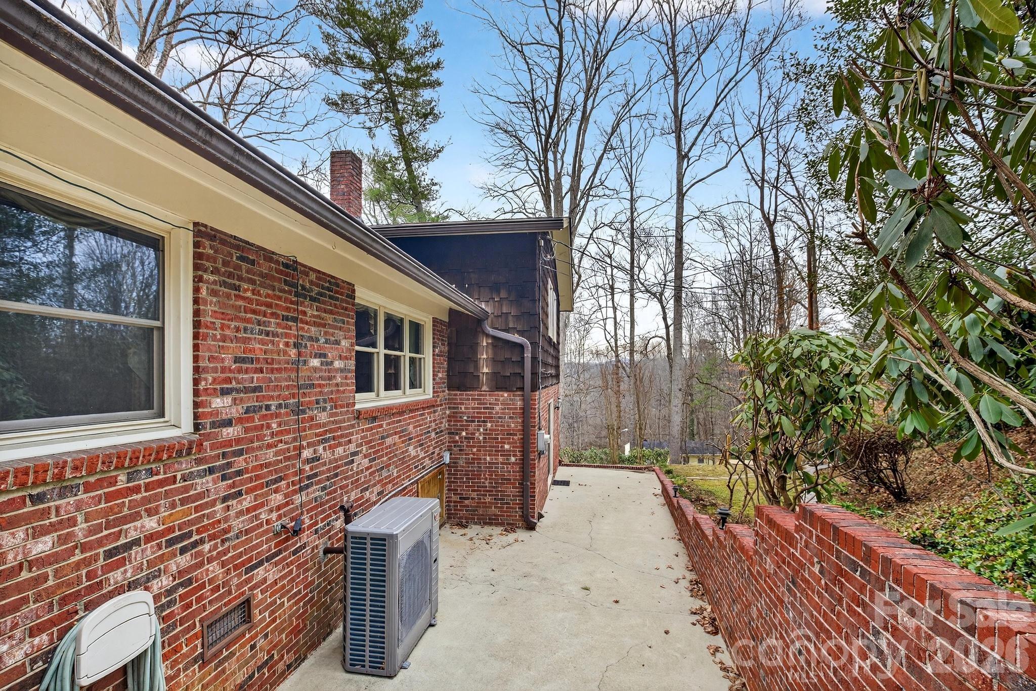 408 Spring Street Northwest Lenoir, NC 28645 - Photo 10 of 47