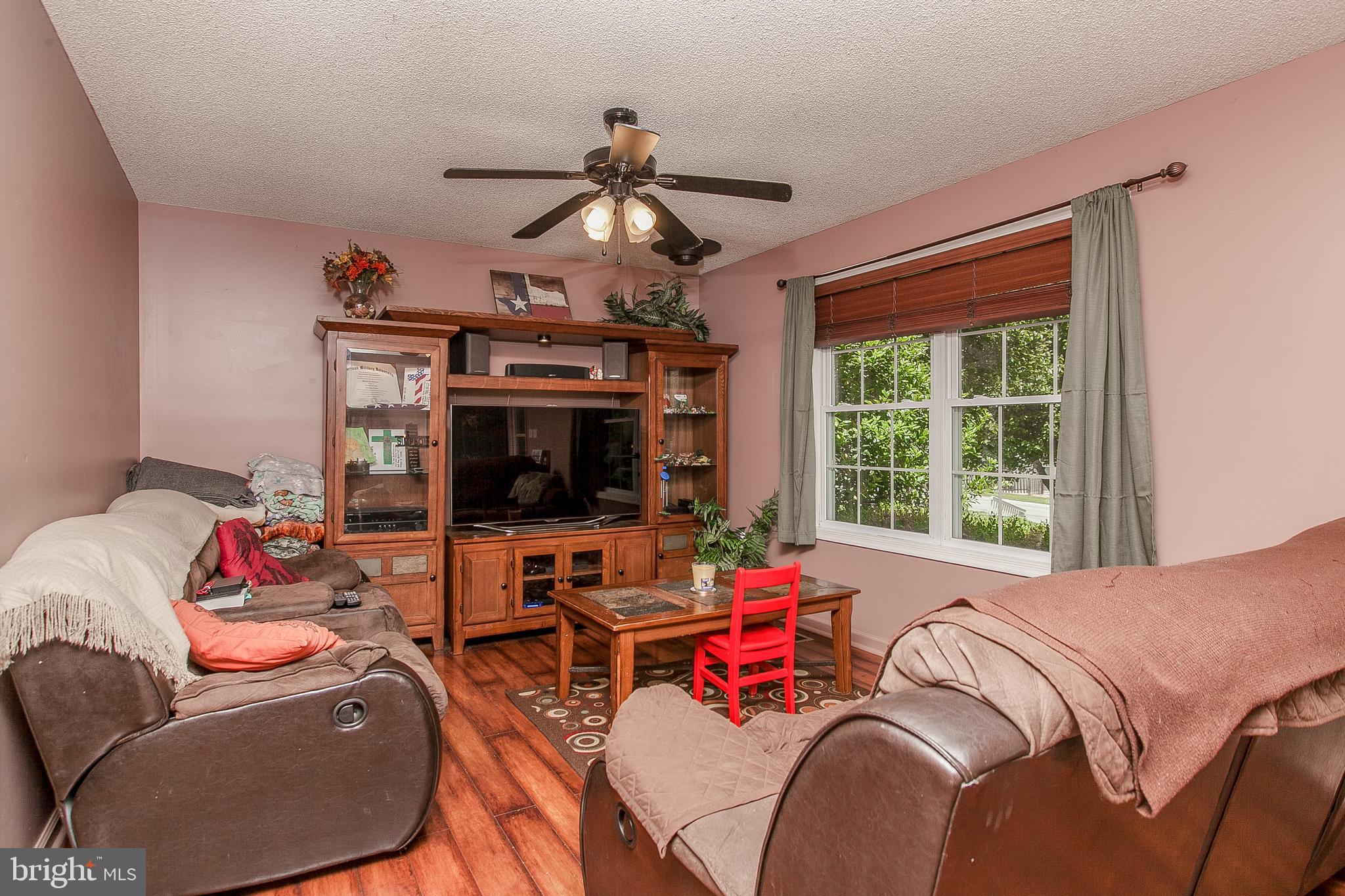 511 Burns Street Ranson, WV 25438 - Photo 6 of 20 Living Room Pic 1