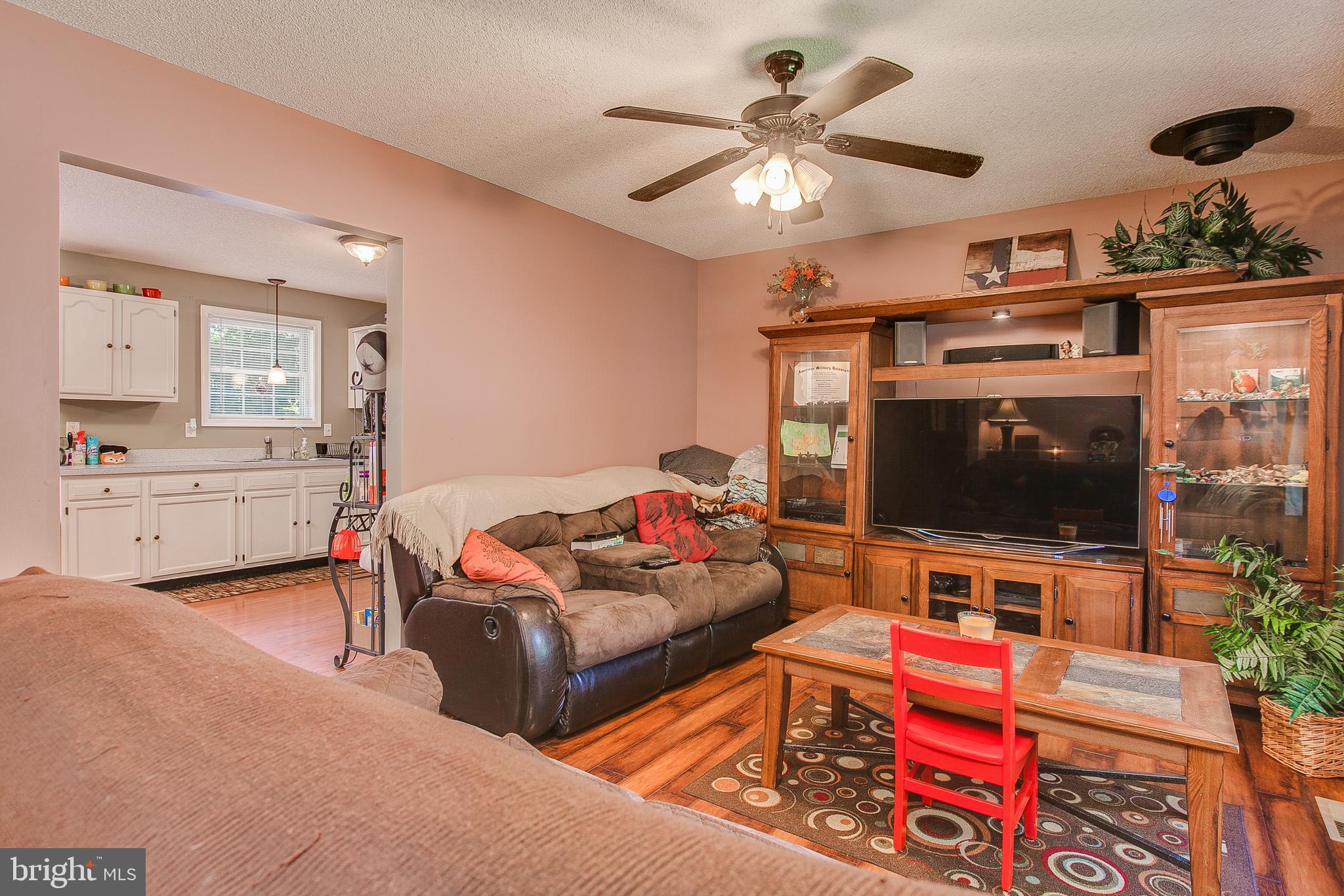 511 Burns Street Ranson, WV 25438 - Photo 7 of 20 Living Room Pic 2