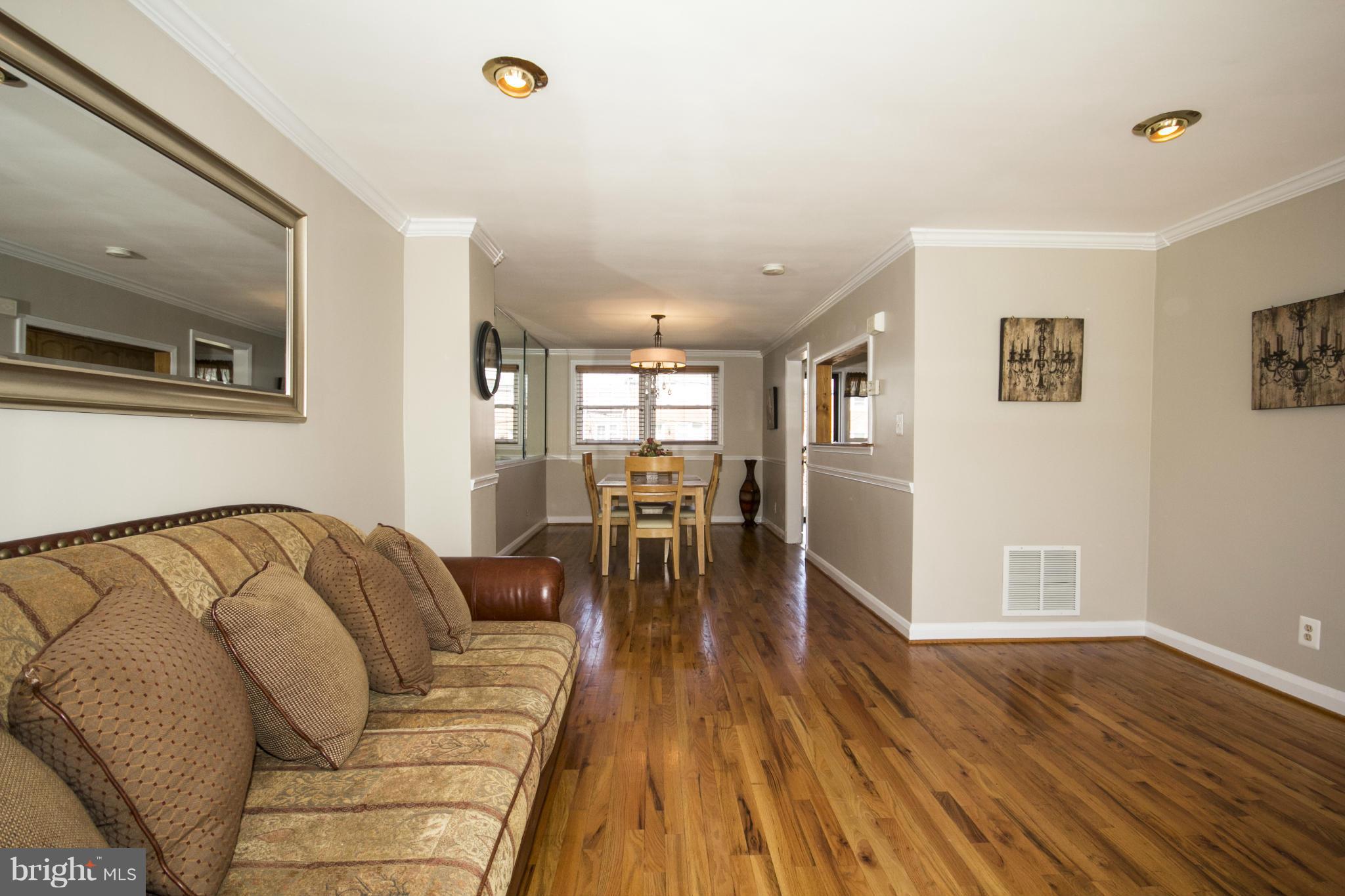 1440 Clairidge Road Baltimore, MD 21207 - Photo 3 of 25 Living Room