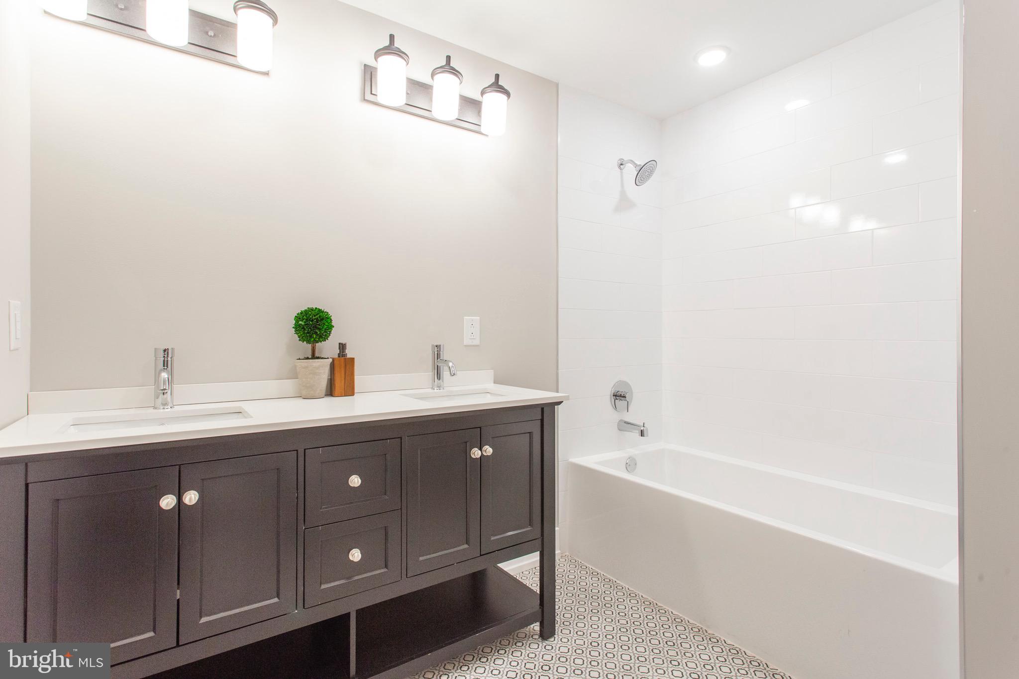 829-31 South 4th Street, Unit 1 Philadelphia, PA 19147 - Photo 5 of 16