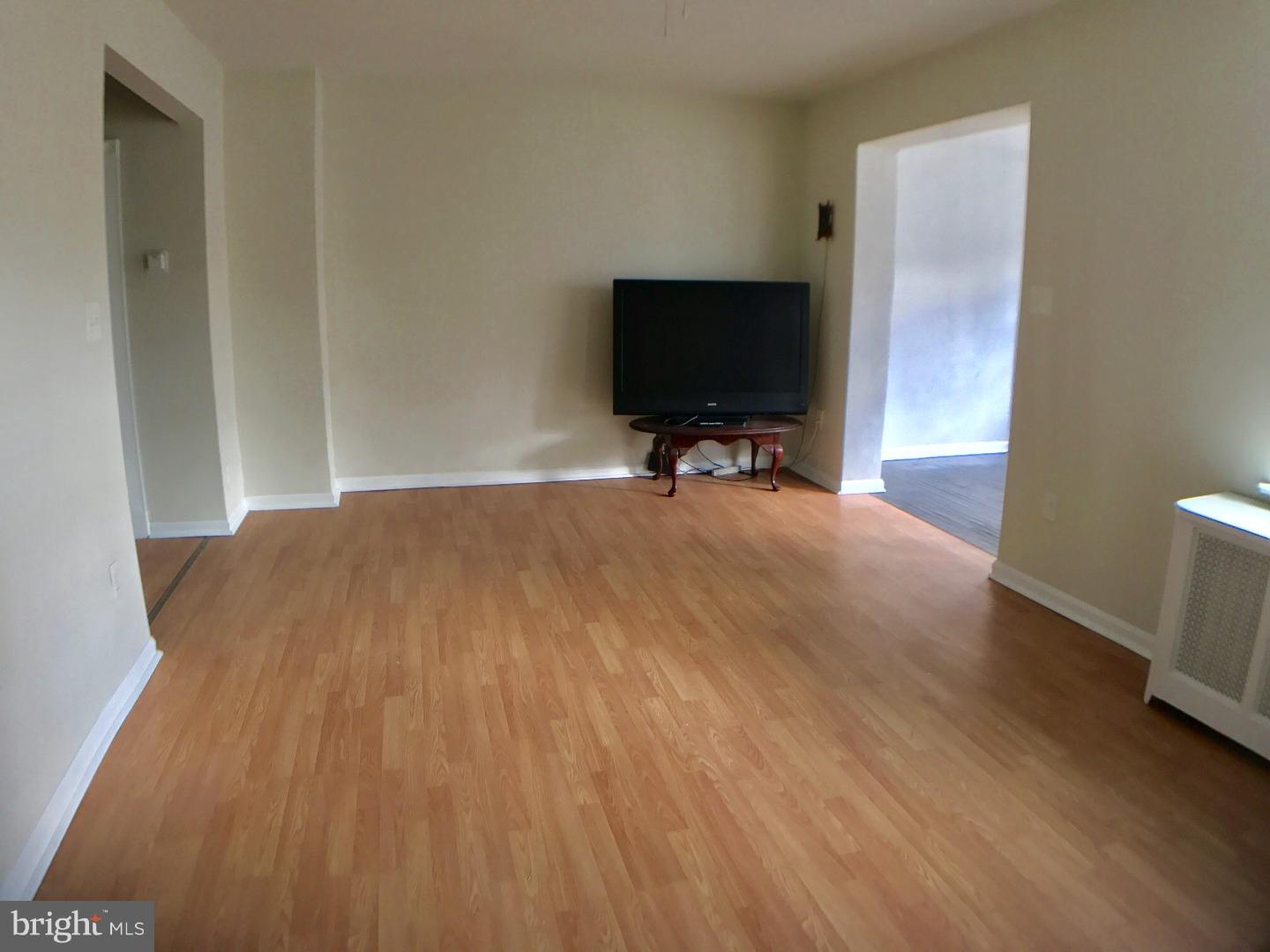 36 Sunshine Road Upper Darby, PA 19082 - Photo 5 of 17 Living Room