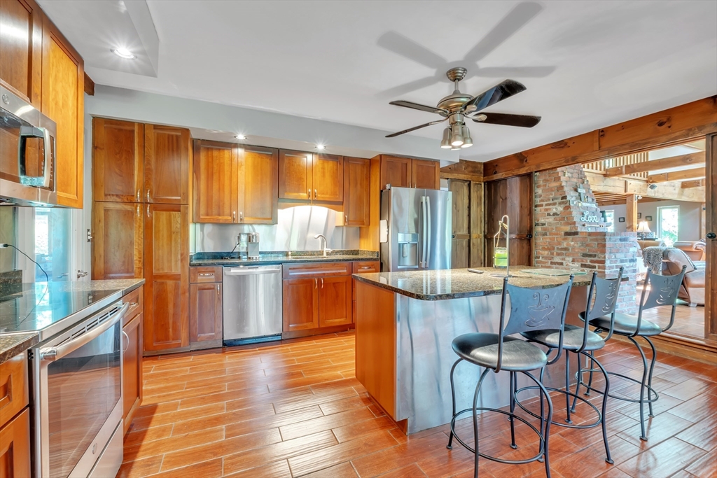8 Brookside Road Middleton, MA 01949 - Photo 10 of 42 Gallery Image 10