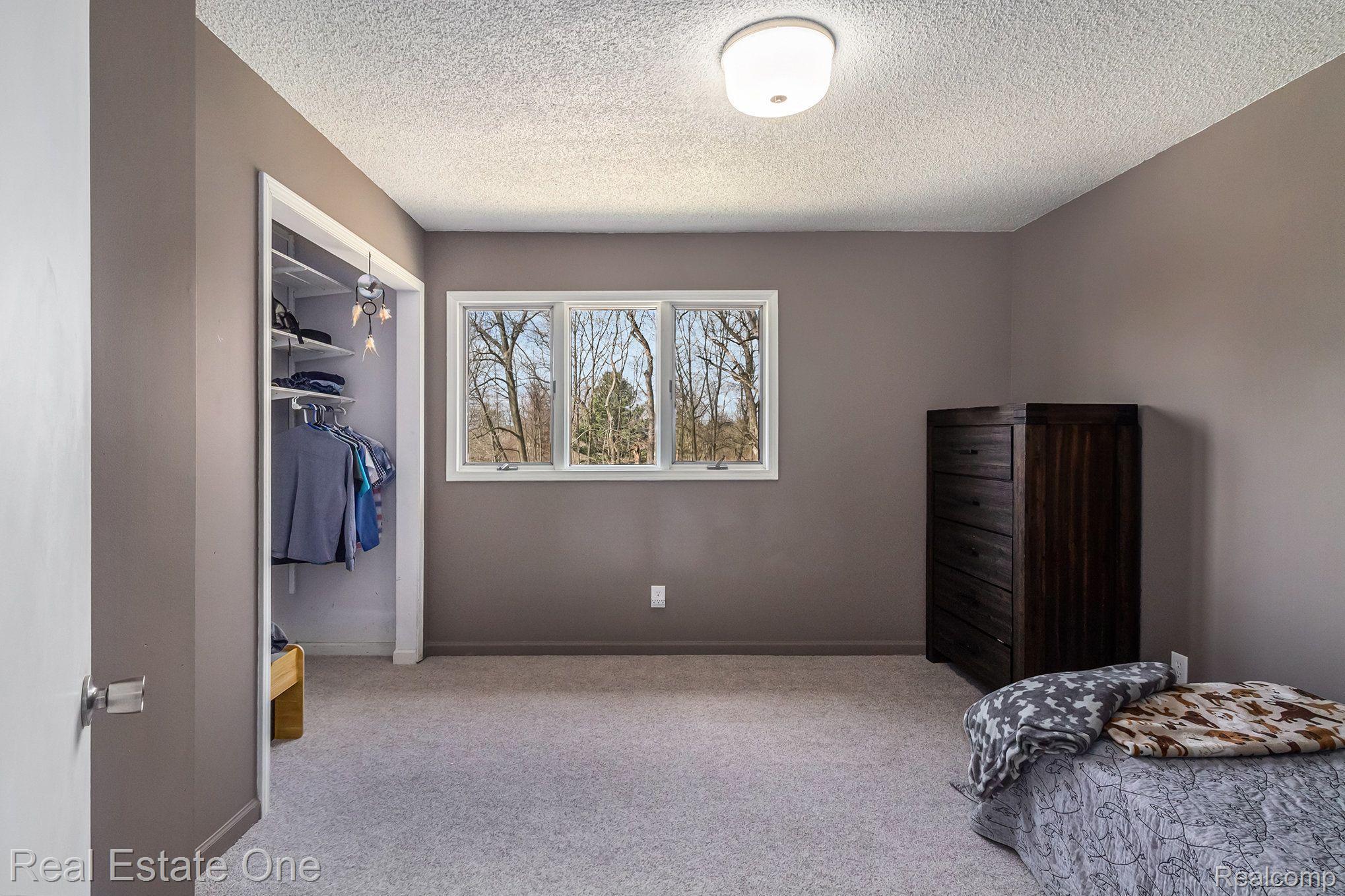 8155 Sheraton Park Road Fenton, MI 48430 - Photo 31 of 37 Second level bedroom4