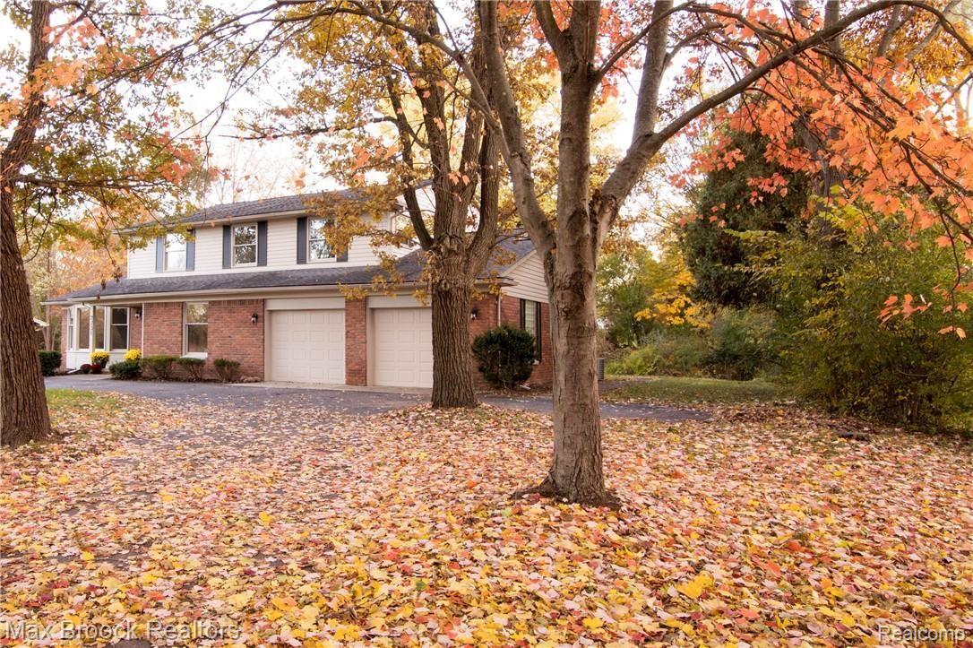 2731 West Wattles Road Troy, MI 48098 - Photo 1 of 38 Fronthouse_leaves_cropped.jpg