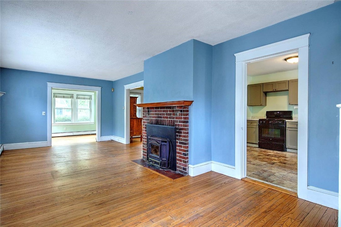 4 Talbot Manor Cranston, RI 02905 - Photo 8 of 36
