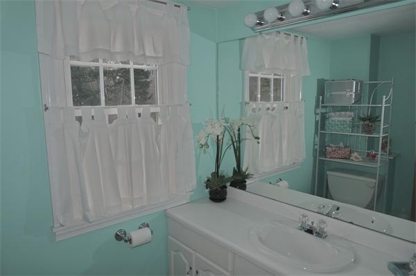 84 Meadow Road East Longmeadow, MA 01028 - Photo 19 of 28 Gallery Image 19