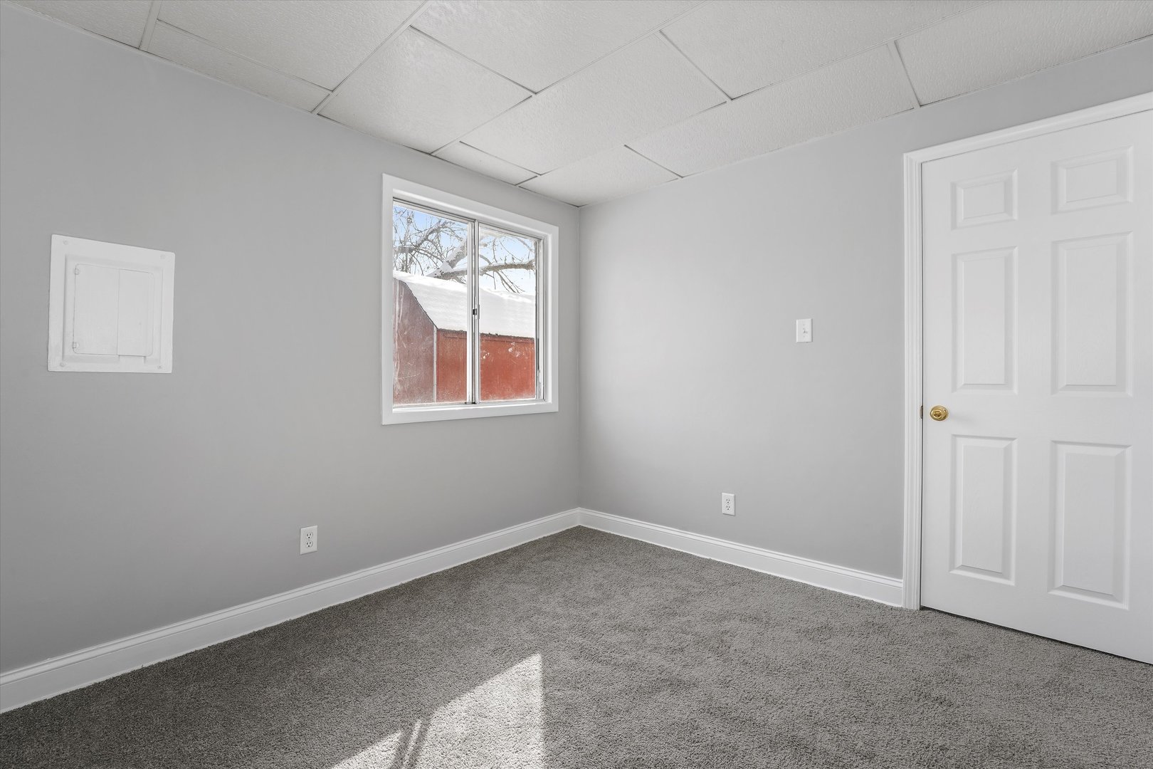 210 Mill Stream Drive Bolingbrook, IL 60440 - Photo 22 of 39 an empty room with windows