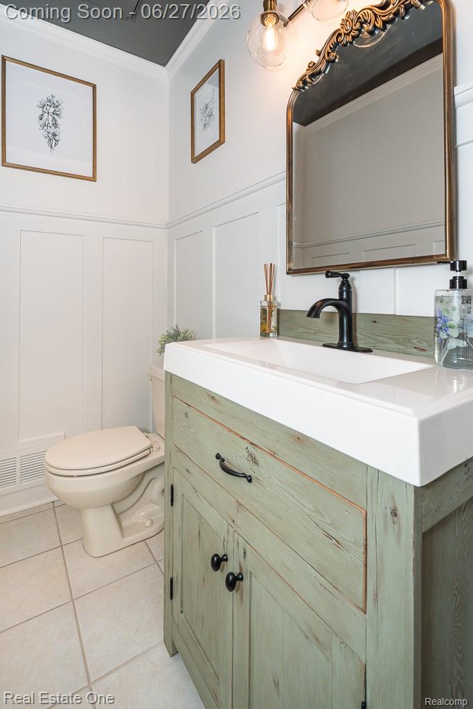 1222 Kings Cove Court, Unit 244 Rochester, MI 48306 - Photo 16 of 44 Updated powder room w/custom built vanity from vintage reclaimed barn wood, wainscotting & decorative accents.