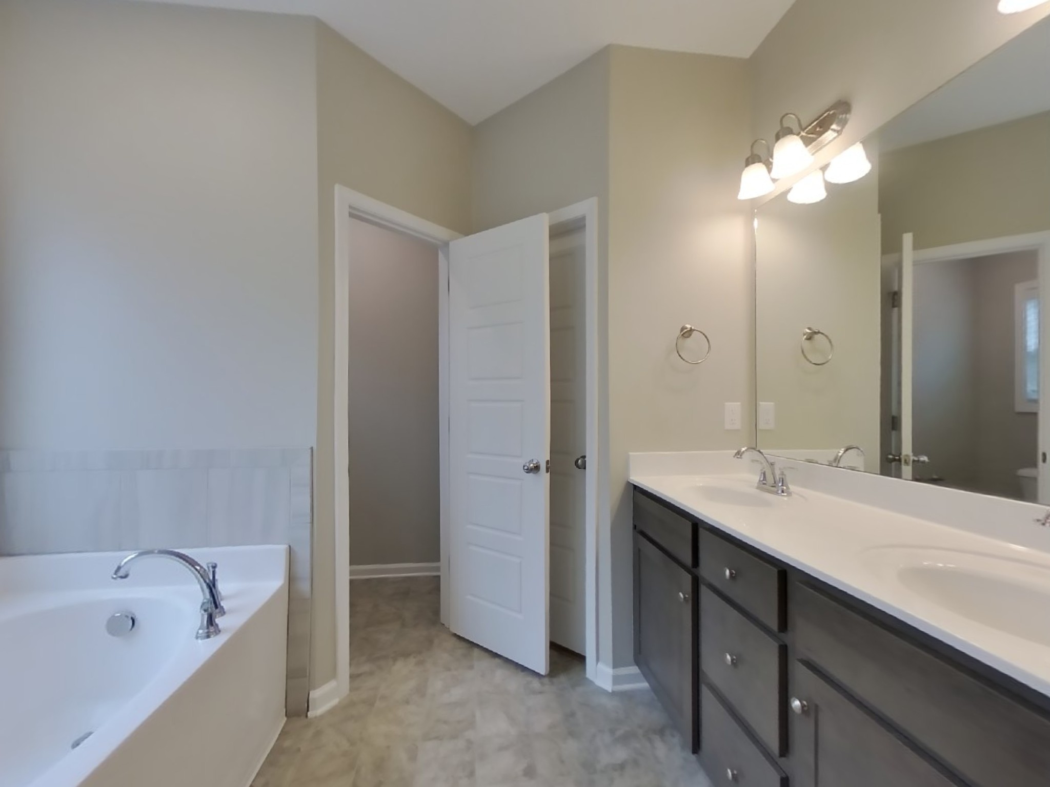 825 Ellyson Drive Spring Hill, TN 37174 - Photo 10 of 17 a bathroom with a tub a sink and mirror
