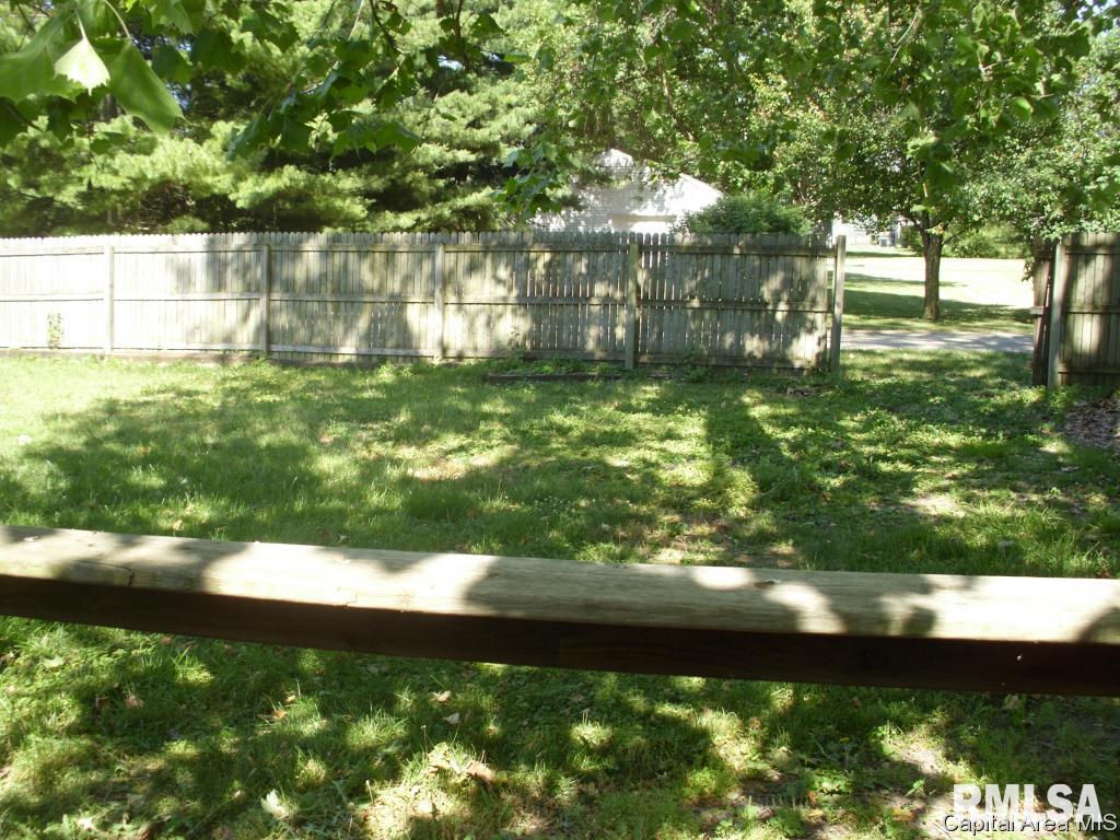 804 North Main Street Athens, IL 62613 - Photo 14 of 15 Gallery Image 14