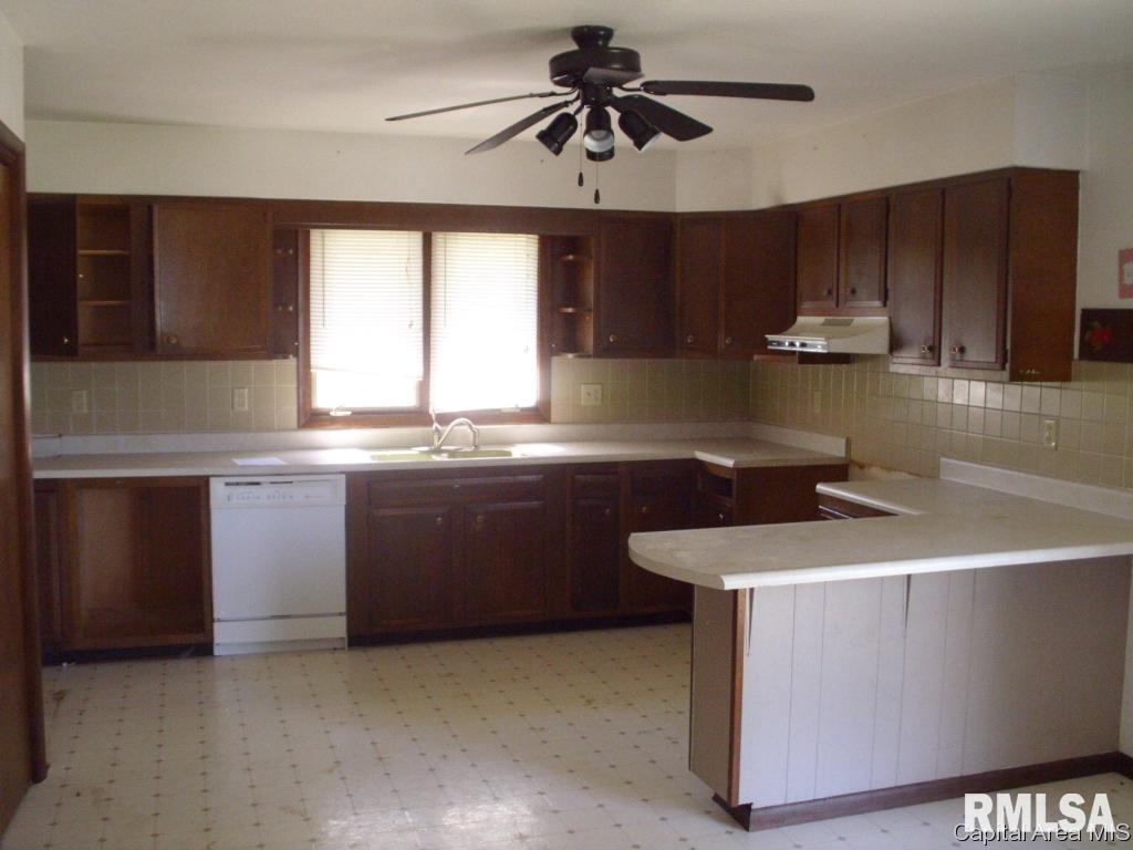 804 North Main Street Athens, IL 62613 - Photo 2 of 15 Gallery Image 2