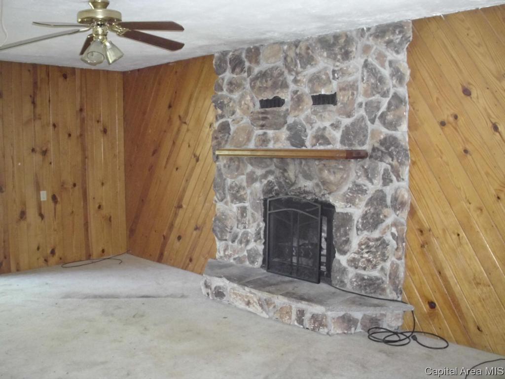 804 North Main Street Athens, IL 62613 - Photo 3 of 15 Gallery Image 3