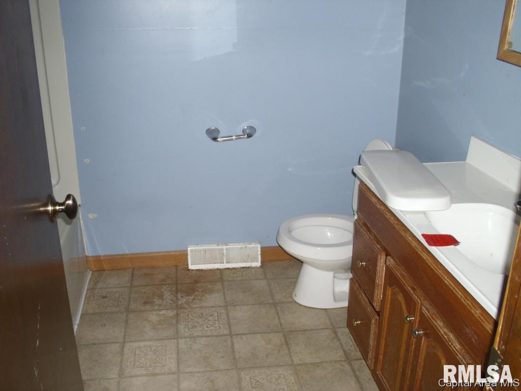 804 North Main Street Athens, IL 62613 - Photo 9 of 15 Gallery Image 9