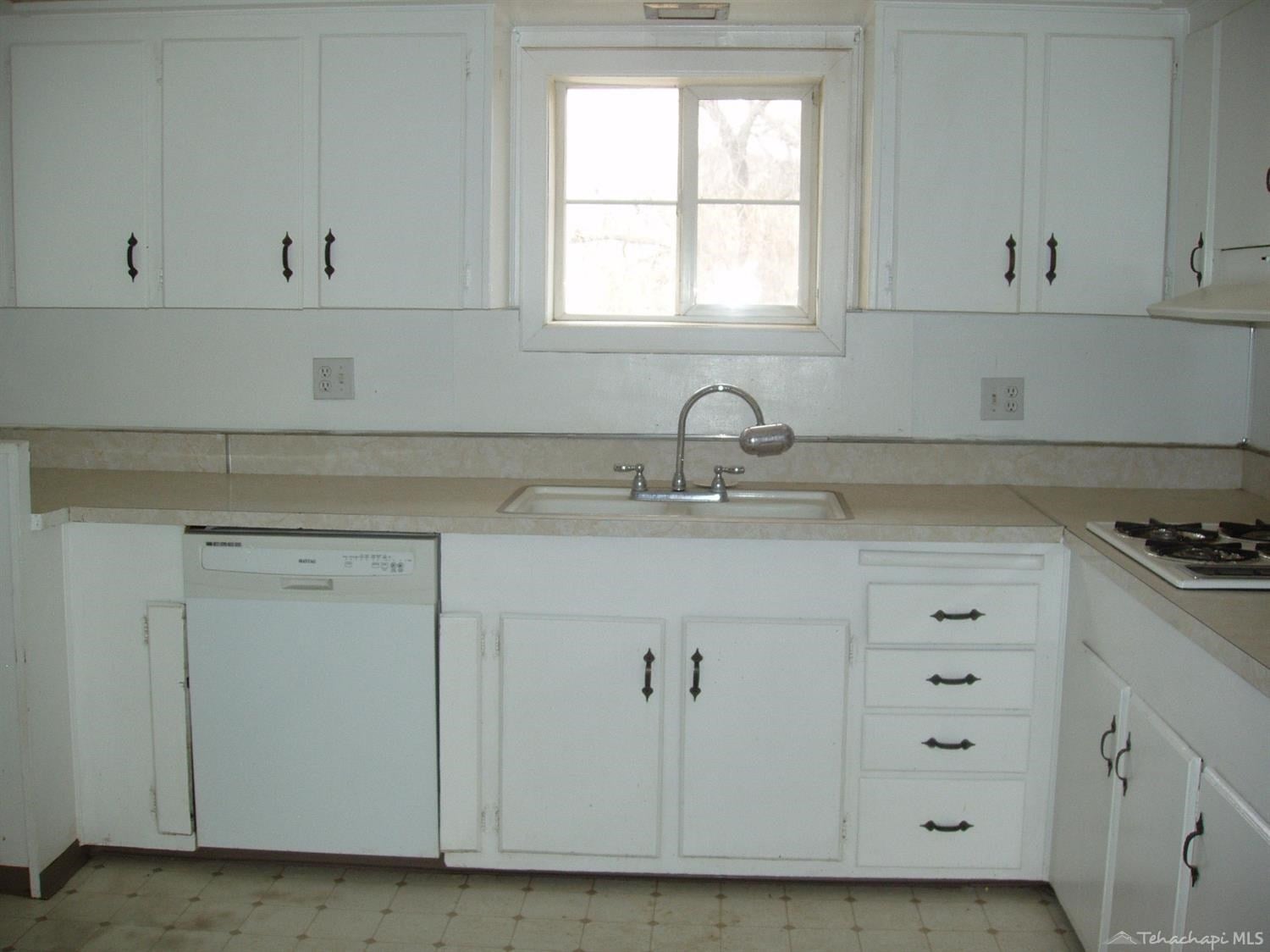21156 Woodford-Tehachapi Road Tehachapi, CA 93561 - Photo 5 of 24 Gallery Image 5