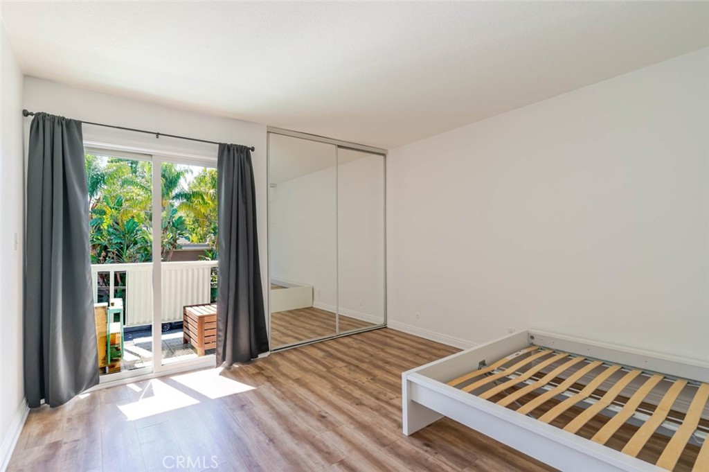 13543 Moorpark Street, Unit 7 Sherman Oaks, CA 91423 - Photo 8 of 25 a bedroom with a bed and a window