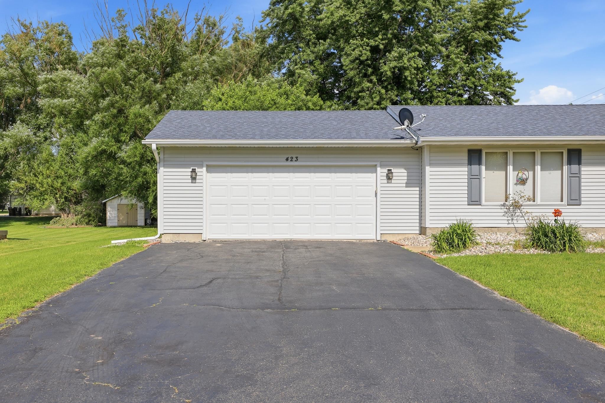 423 Wayne Road Rochelle, IL 61068 - Photo 3 of 22