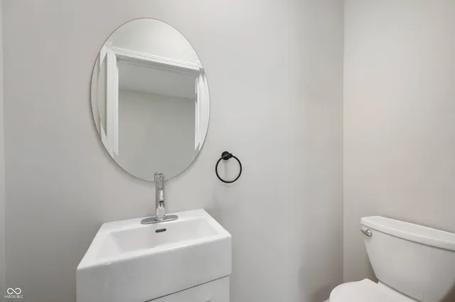 $2,000 | 2170 South East Street, Indianapolis, IN 46225