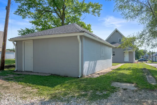 $2,000 | 2170 South East Street, Indianapolis, IN 46225