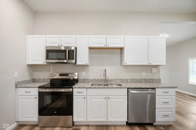 $2,000 | 2170 South East Street, Indianapolis, IN 46225