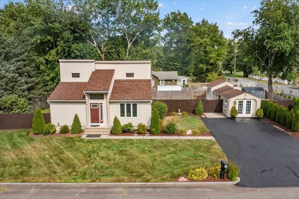 7 Matthew Street Springfield, MA 01128 - Photo 2 of 42