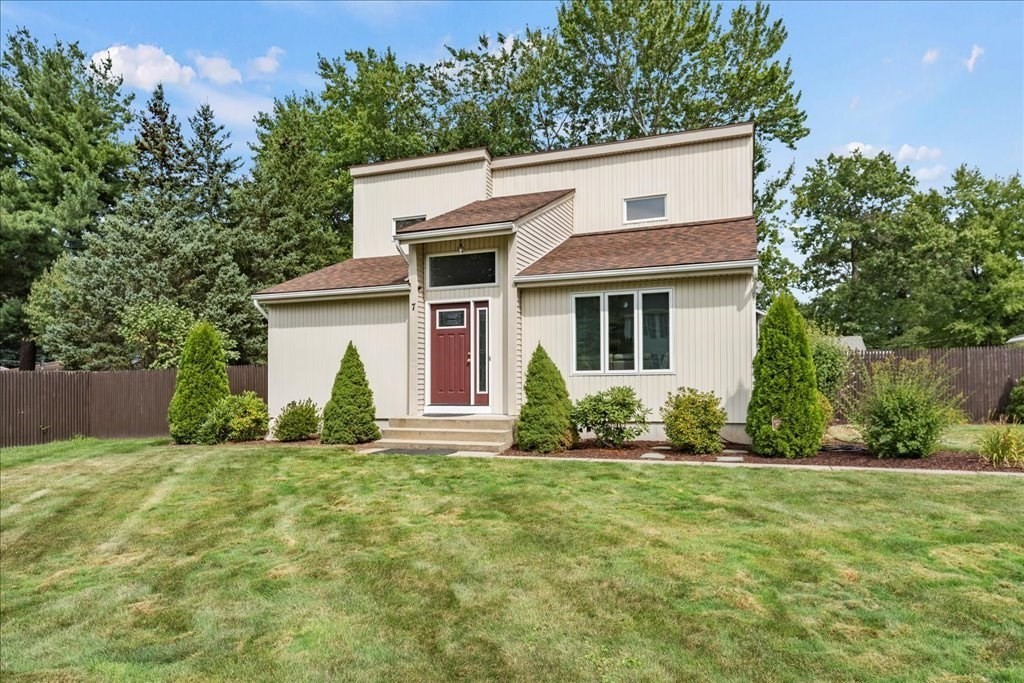 7 Matthew Street Springfield, MA 01128 - Photo 3 of 42