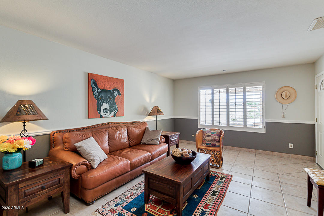 1638 West Griswold Road Phoenix, AZ 85021 - Photo 4 of 22 Living Room