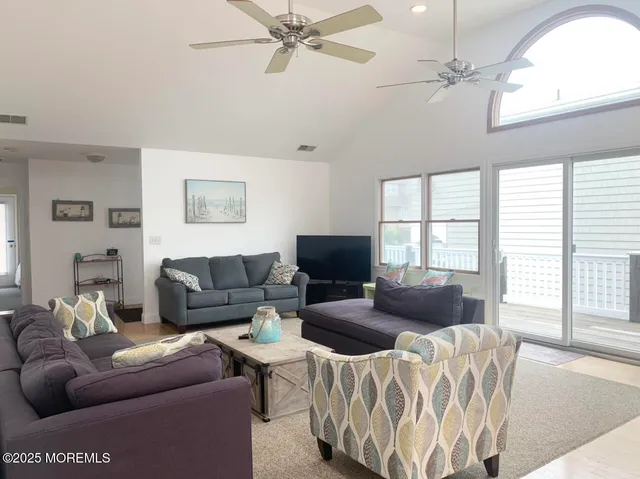 $2,300 | 15 9th Avenue, Unit UPPR, Seaside Park, NJ 08752