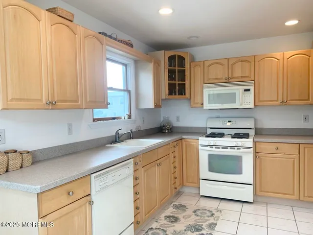 $2,300 | 15 9th Avenue, Unit UPPR, Seaside Park, NJ 08752