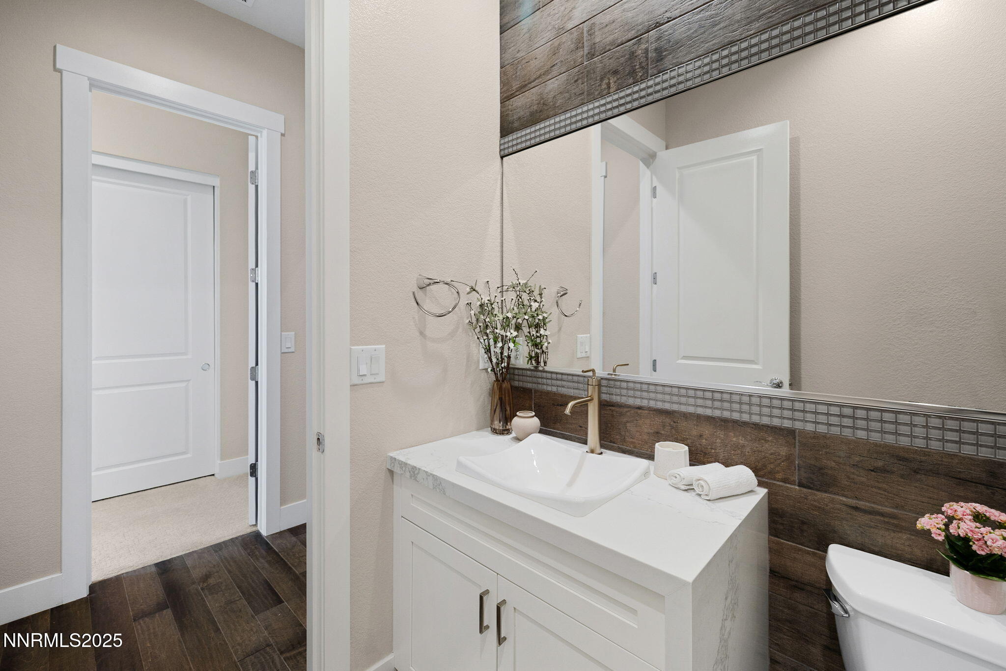 709 West Pleasant Oak Trail Reno, NV 89511 - Photo 14 of 44 a bathroom with a sink and a mirror