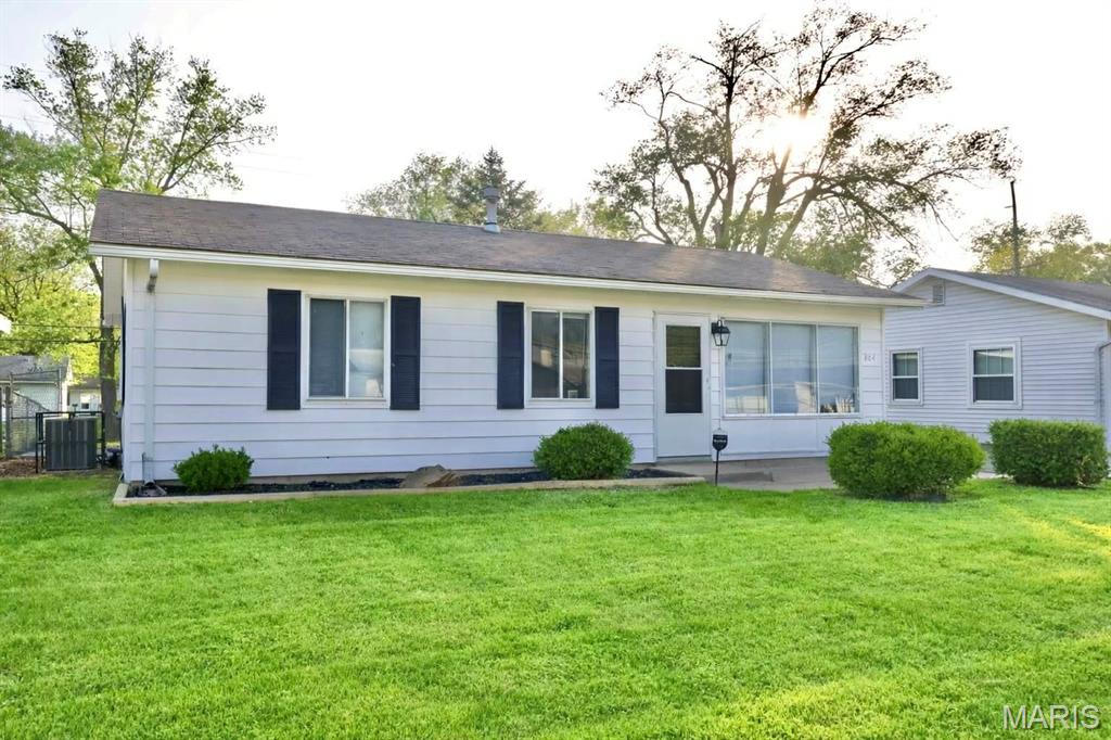 804 St Thomas Lane Cahokia, IL 62206 - Photo 2 of 27