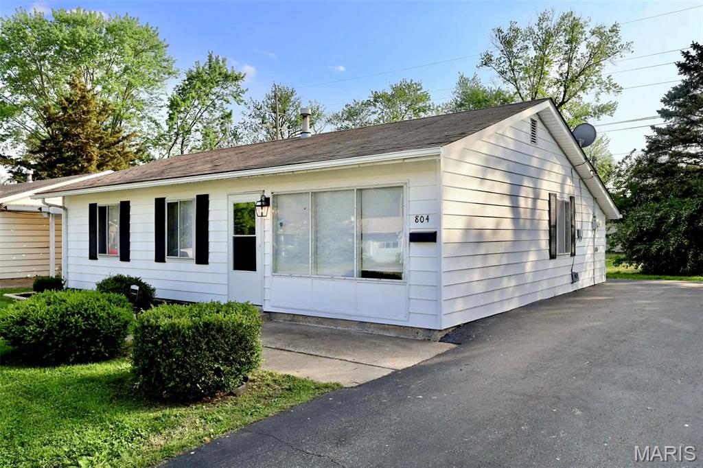 804 St Thomas Lane Cahokia, IL 62206 - Photo 4 of 27