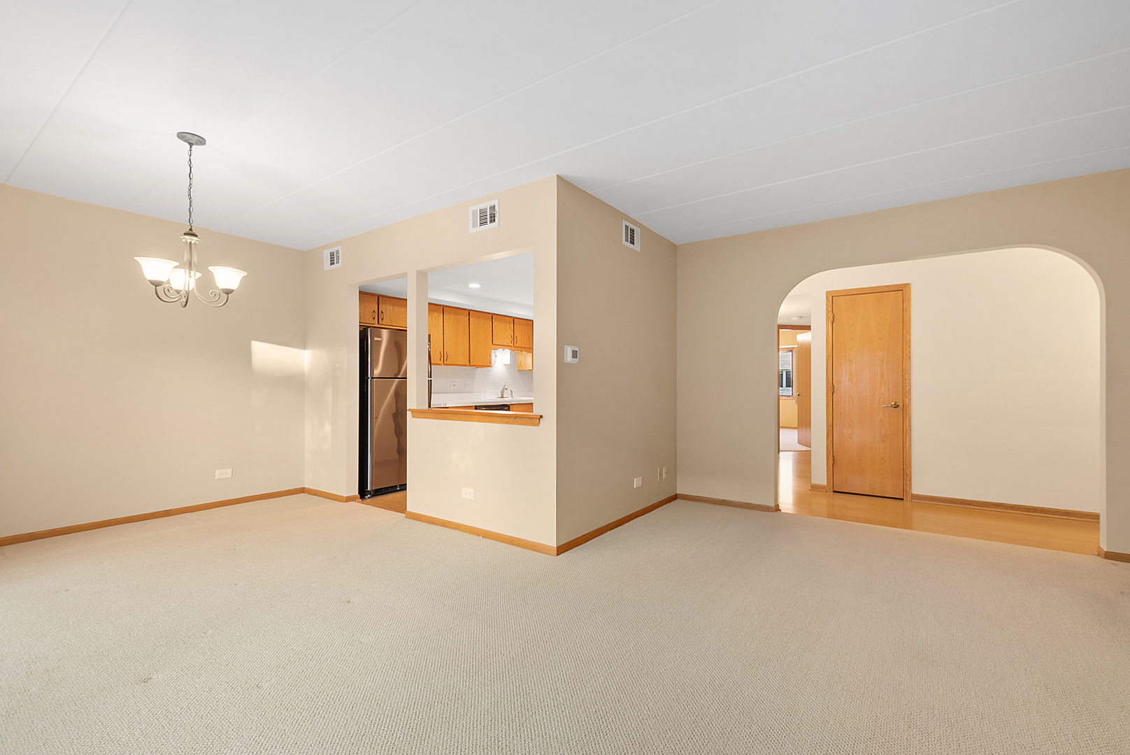 7811 West 157th Street, Unit 1N Orland Park, IL 60462 - Photo 7 of 18 a view of a livingroom with a kitchen