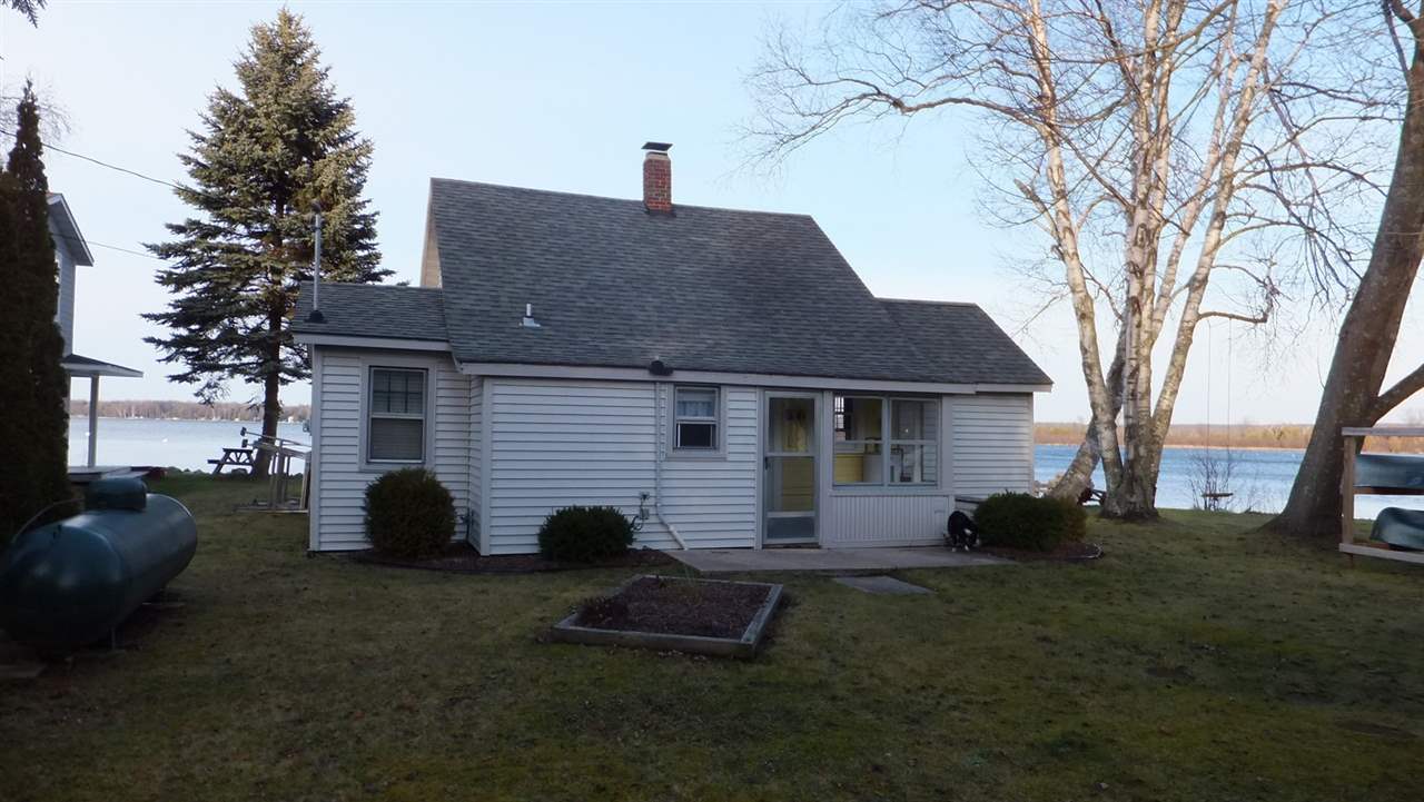 8530 Bay Point Road Beulah, MI 49617 - Photo 5 of 27 1810221-4.JPG